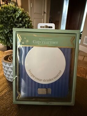 Retro-Inspired Cup Warmer in Blues and White - New!